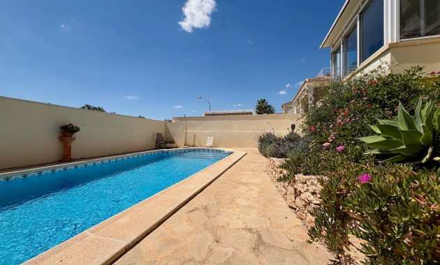 Resale - Einfamilienhaus -
Orihuela - Villamartin