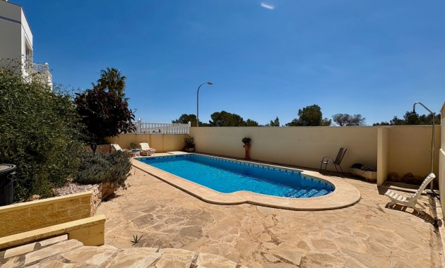 Resale - Einfamilienhaus -
Orihuela - Villamartin