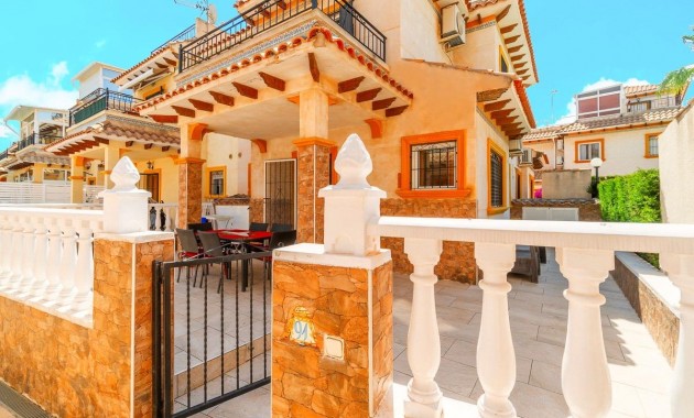 Resale - Chalet -
Orihuela Costa - Punta Prima