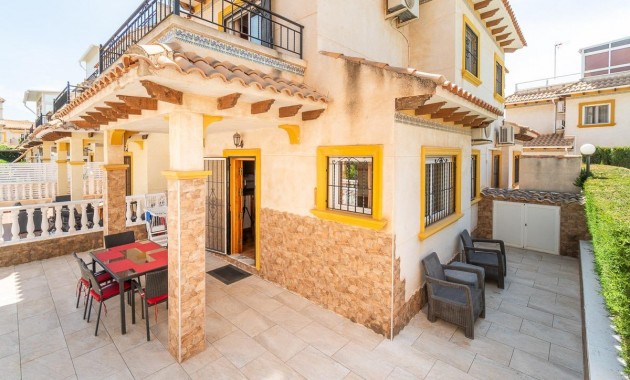 Resale - Chalet -
Orihuela Costa - Punta Prima