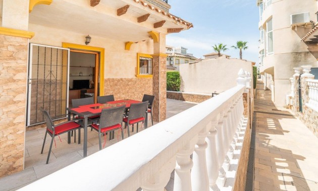 Resale - Chalet -
Orihuela Costa - Punta Prima