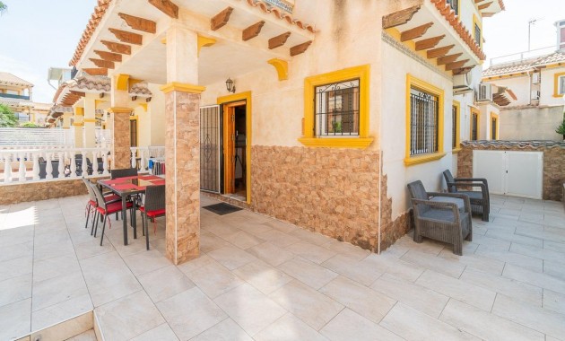 Resale - Chalet -
Orihuela Costa - Punta Prima
