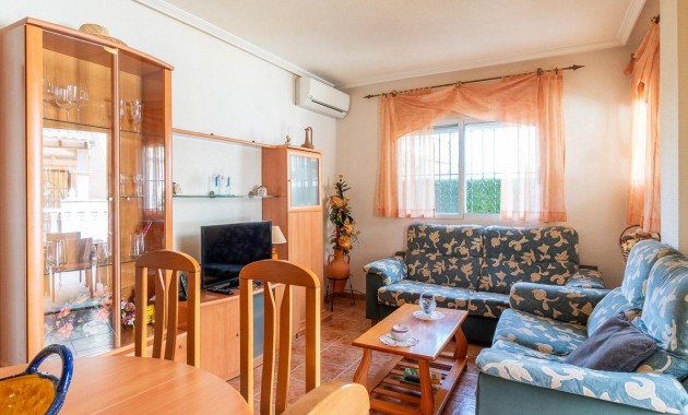 Resale - Chalet -
Orihuela Costa - Punta Prima