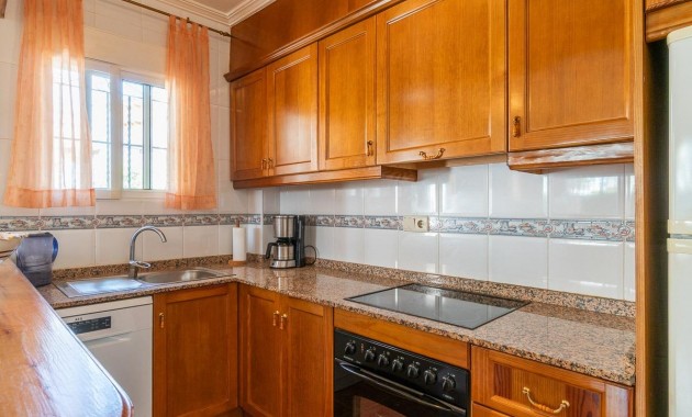Resale - Chalet -
Orihuela Costa - Punta Prima