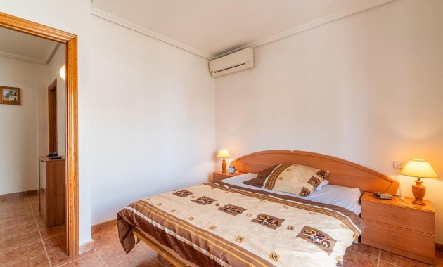 Resale - Chalet -
Orihuela Costa - Punta Prima