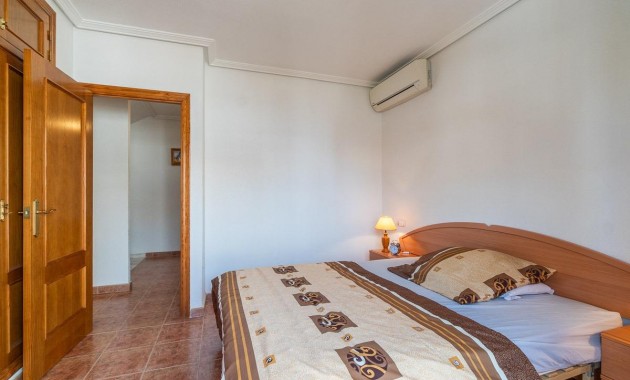 Resale - Chalet -
Orihuela Costa - Punta Prima