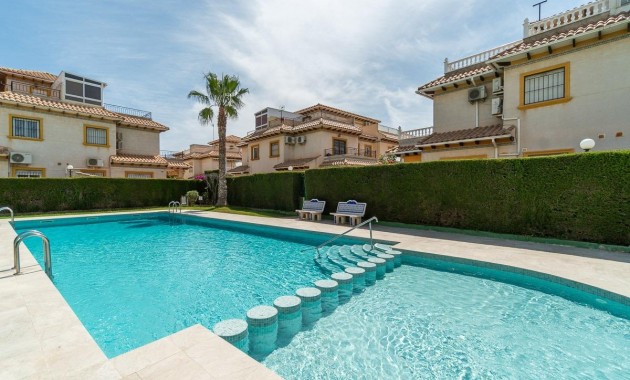 Resale - Chalet -
Orihuela Costa - Punta Prima