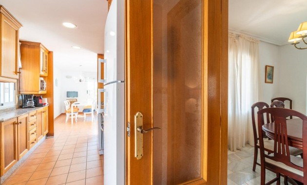 Sale - Villa -
Torrevieja - La Mata