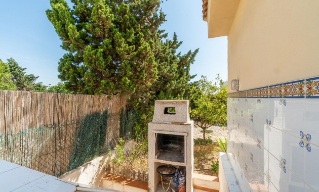 Sale - Villa -
Torrevieja - La Mata