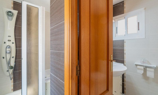 Sale - Villa -
Torrevieja - La Mata