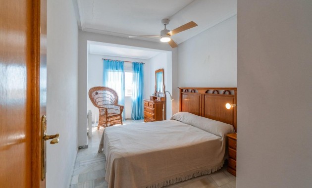 Sale - Villa -
Torrevieja - La Mata