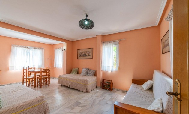 Sale - Villa -
Torrevieja - La Mata