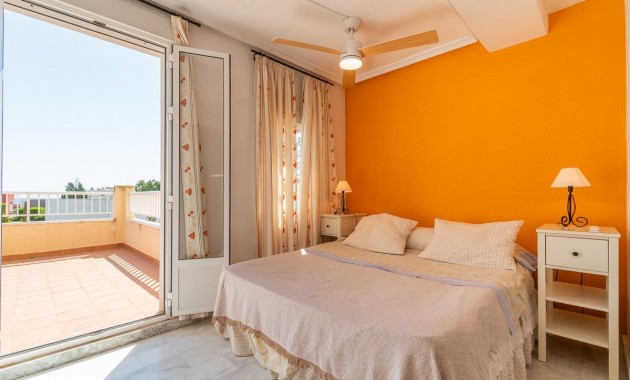 Sale - Villa -
Torrevieja - La Mata