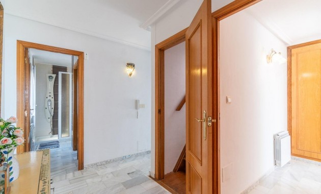Sale - Villa -
Torrevieja - La Mata