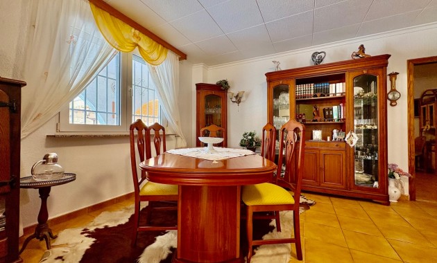Resale - Einfamilienhaus -
Orihuela Costa - Montezenia