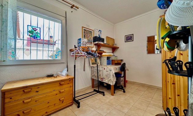 Resale - Einfamilienhaus -
Orihuela Costa - Montezenia
