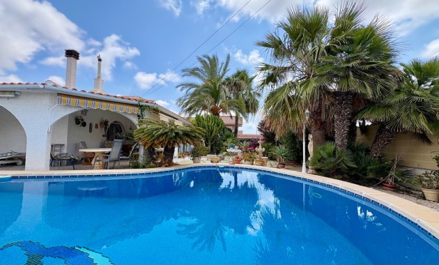Resale - Einfamilienhaus -
Orihuela Costa - Montezenia