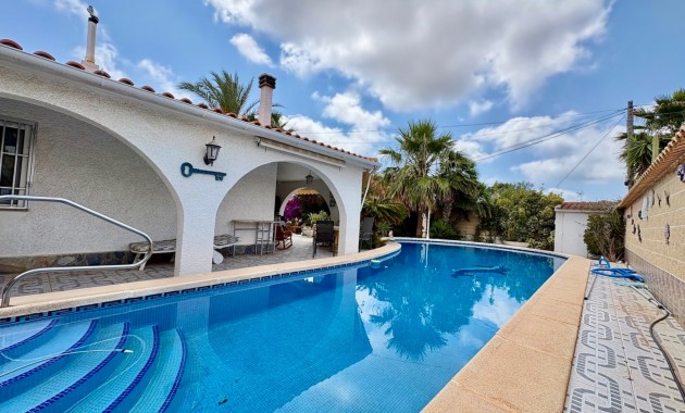 Resale - Einfamilienhaus -
Orihuela Costa - Montezenia