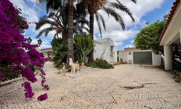 Resale - Einfamilienhaus -
Orihuela Costa - Montezenia