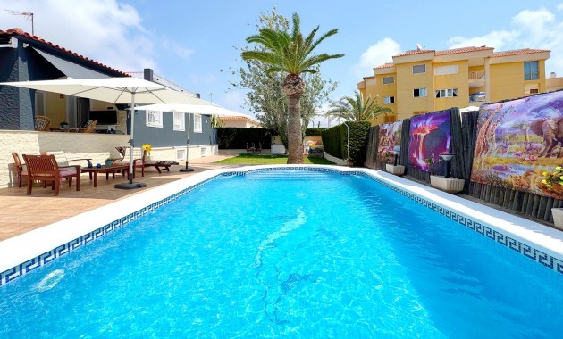 Resale - Villa -
Torrevieja - Rocio del mar