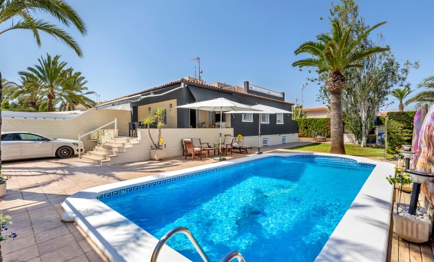 Resale - Villa -
Torrevieja - Rocio del mar