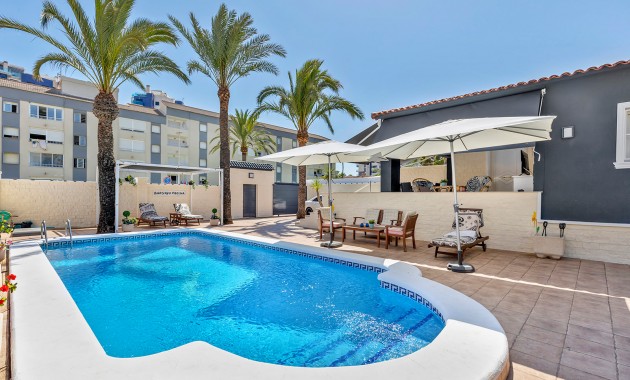 Resale - Villa -
Torrevieja - Rocio del mar