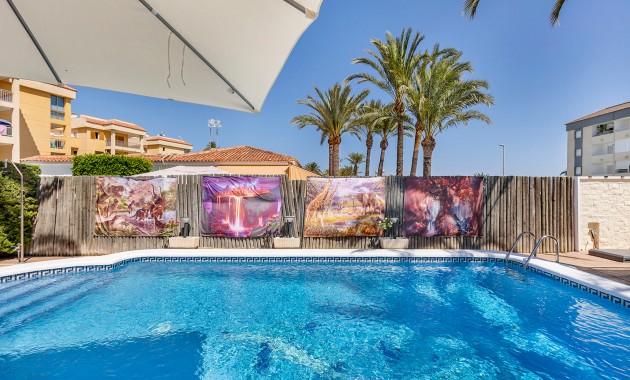 Resale - Villa -
Torrevieja - Rocio del mar