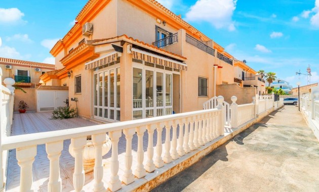 Sale - Chalet -
Orihuela Costa - Playa Flamenca