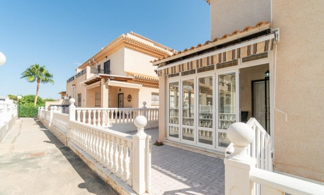 Sale - Chalet -
Orihuela Costa - Playa Flamenca
