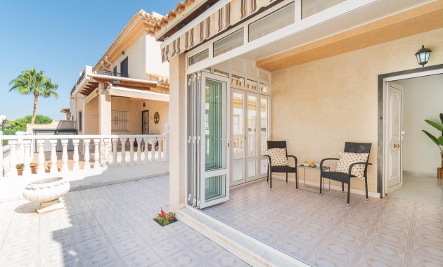 Sale - Chalet -
Orihuela Costa - Playa Flamenca