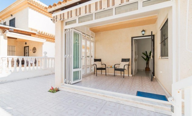 Sale - Chalet -
Orihuela Costa - Playa Flamenca