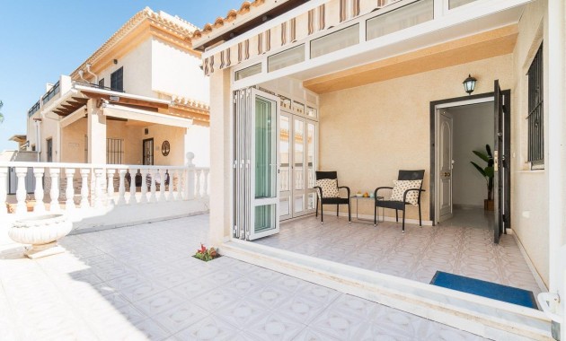 Sale - Chalet -
Orihuela Costa - Playa Flamenca