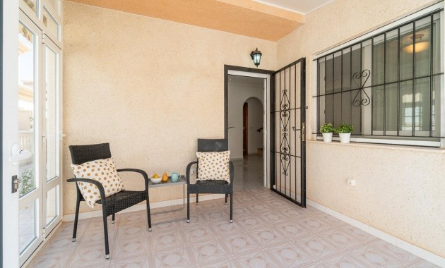 Sale - Chalet -
Orihuela Costa - Playa Flamenca