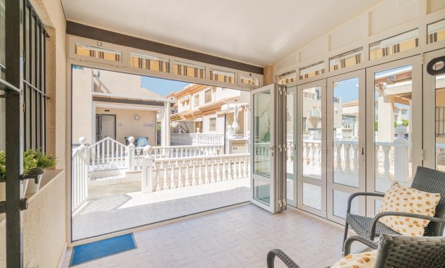 Sale - Chalet -
Orihuela Costa - Playa Flamenca