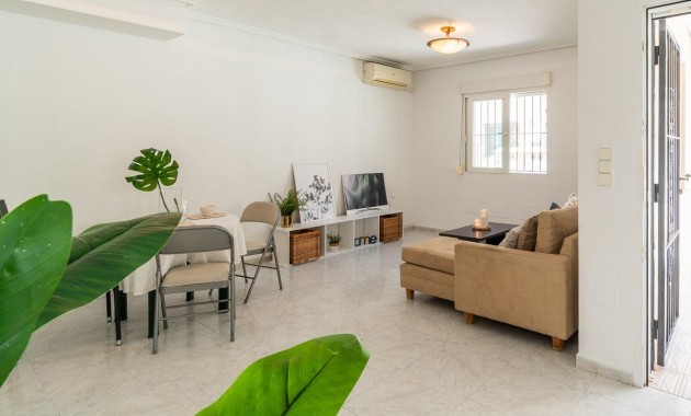 Sale - Chalet -
Orihuela Costa - Playa Flamenca