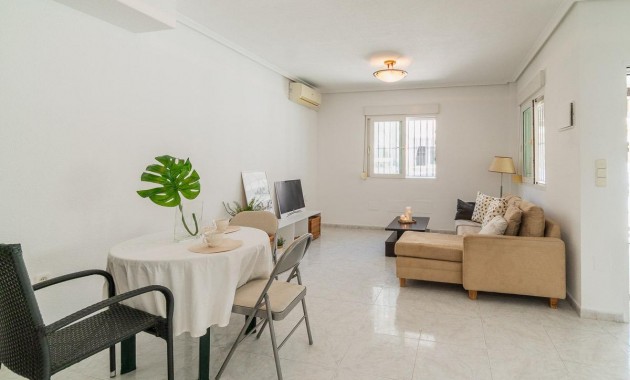 Sale - Chalet -
Orihuela Costa - Playa Flamenca