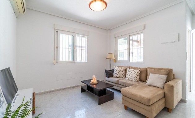 Sale - Chalet -
Orihuela Costa - Playa Flamenca