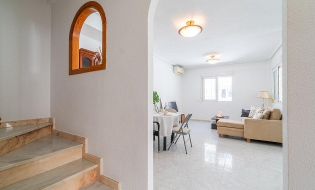 Sale - Chalet -
Orihuela Costa - Playa Flamenca