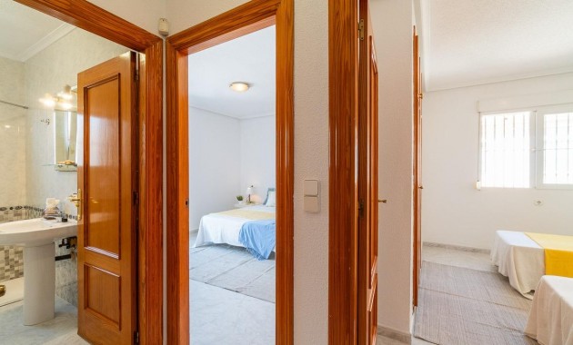 Sale - Chalet -
Orihuela Costa - Playa Flamenca