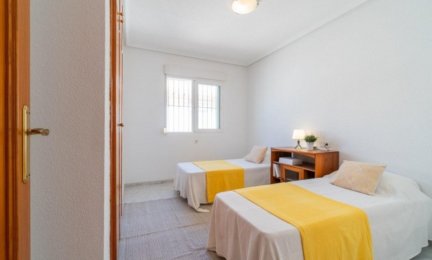 Sale - Chalet -
Orihuela Costa - Playa Flamenca