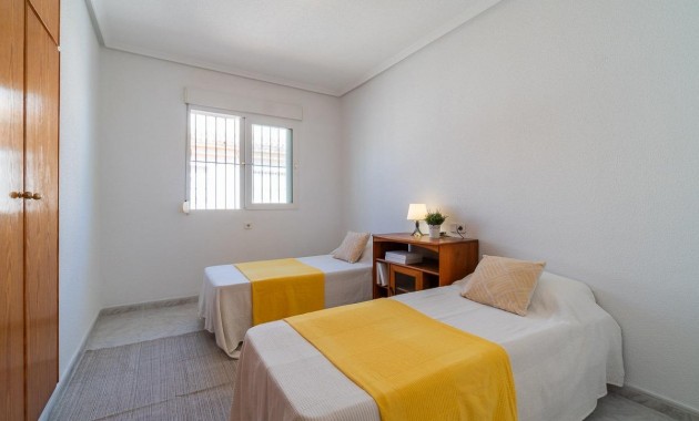 Sale - Chalet -
Orihuela Costa - Playa Flamenca