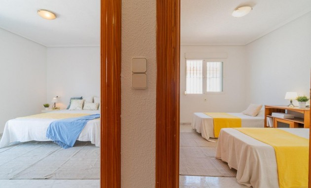 Sale - Chalet -
Orihuela Costa - Playa Flamenca