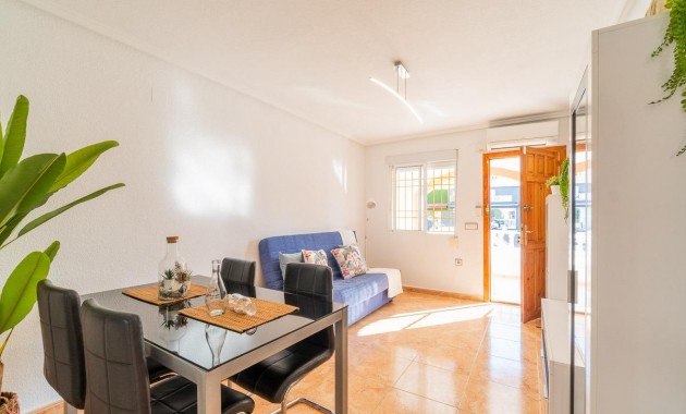 Resale - Terraced house -
Torrevieja - El limonar
