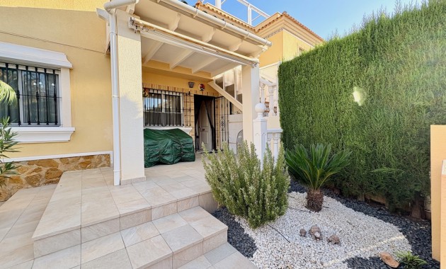 Resale - Adosado -
Orihuela - Villamartin