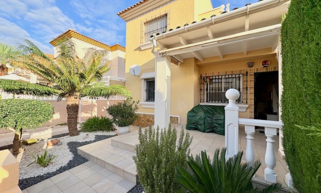 Resale - Adosado -
Orihuela - Villamartin