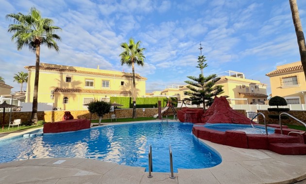 Resale - Adosado -
Orihuela - Villamartin