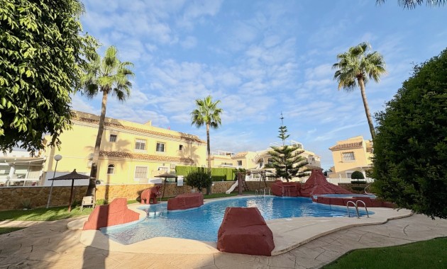 Resale - Adosado -
Orihuela - Villamartin