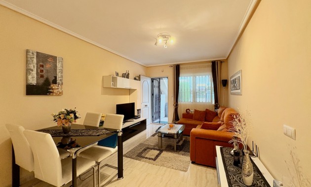 Resale - Adosado -
Orihuela - Villamartin