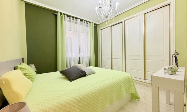 Resale - Adosado -
Orihuela - Villamartin