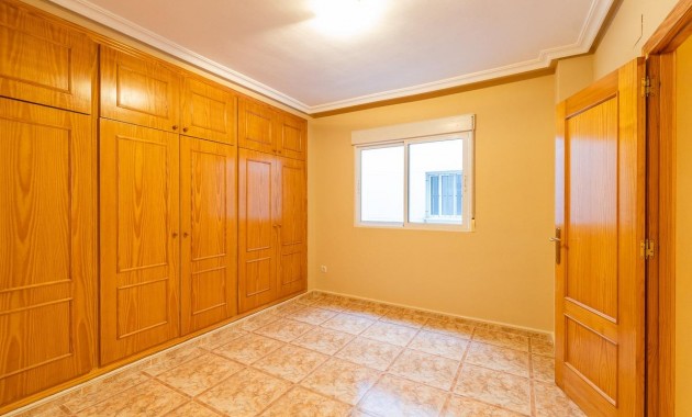 Resale - Wohnung -
Torrevieja - Centro